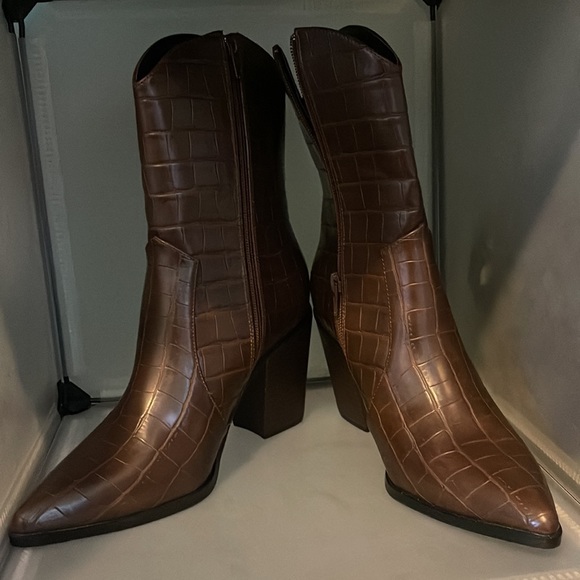 Brown cowboy boots - Picture 3 of 3